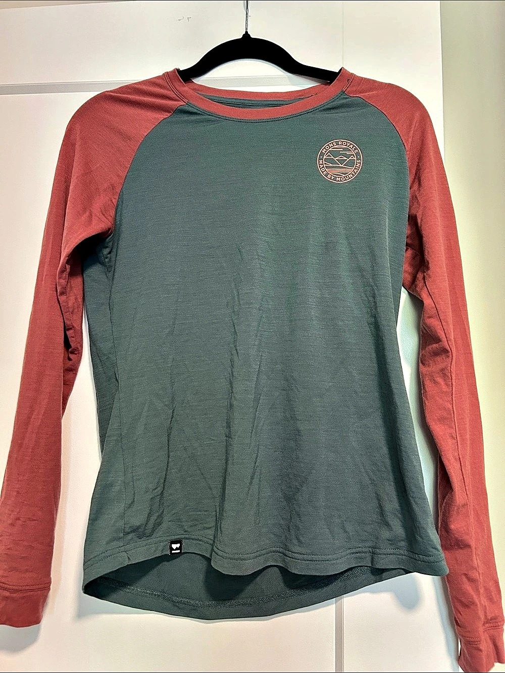 Mons Royale Icon Merino Raglan Long Sleeve Green & Red Medium
